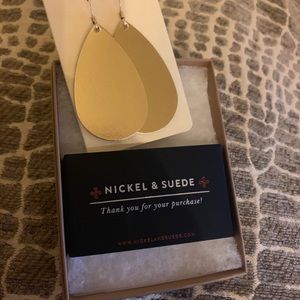 Nickel and suede leather earrings￼